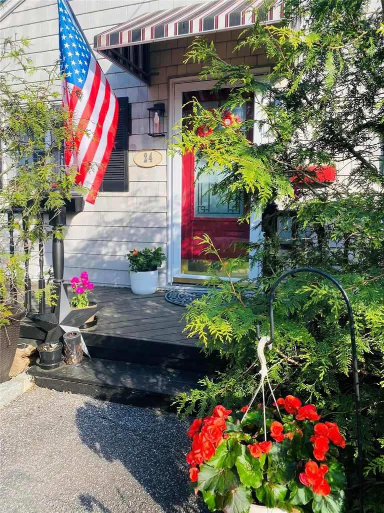 24 Lowerre Street Babylon NY 11702
