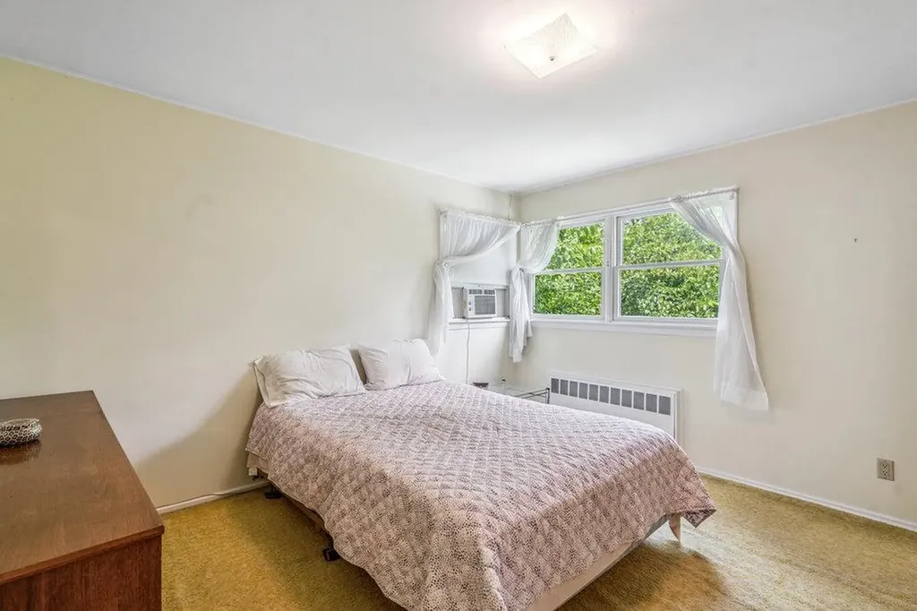 18 Melanie Lane Syosset NY 11791