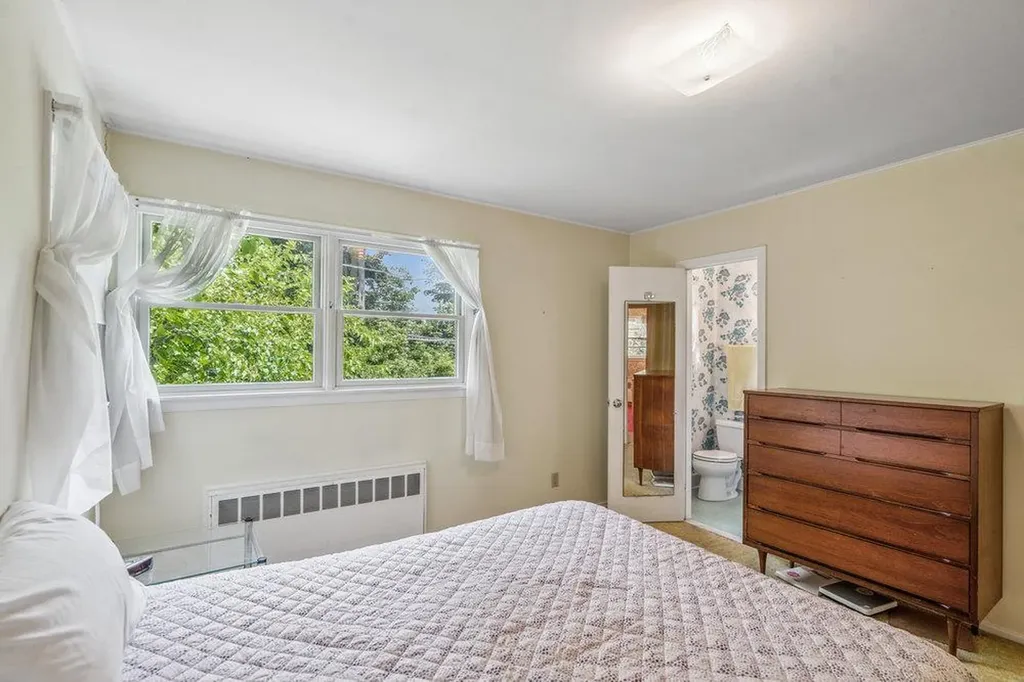 18 Melanie Lane Syosset NY 11791