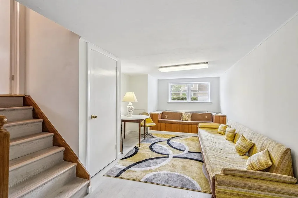18 Melanie Lane Syosset NY 11791