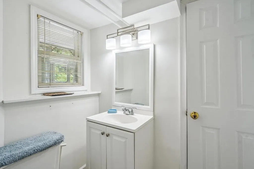 18 Melanie Lane Syosset NY 11791