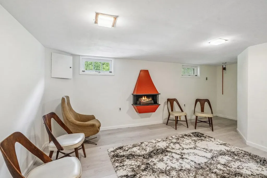 18 Melanie Lane Syosset NY 11791