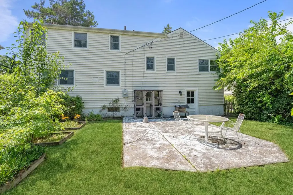 18 Melanie Lane Syosset NY 11791