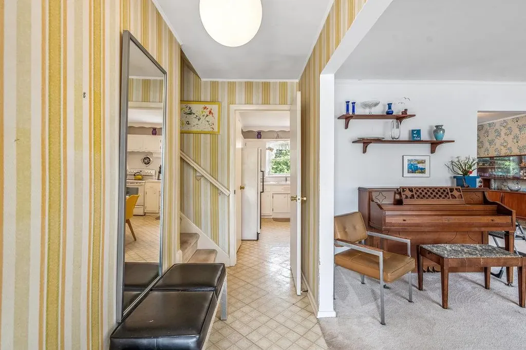 18 Melanie Lane Syosset NY 11791