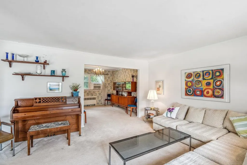 18 Melanie Lane Syosset NY 11791