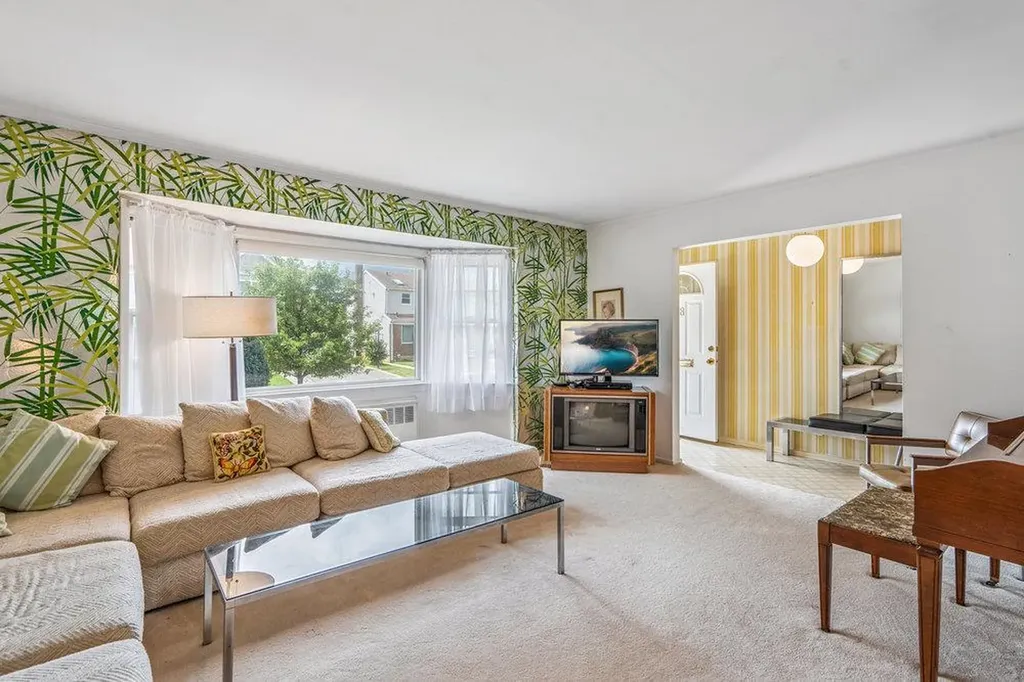 18 Melanie Lane Syosset NY 11791
