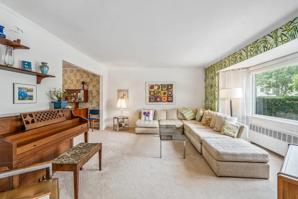 18 Melanie Lane Syosset NY 11791