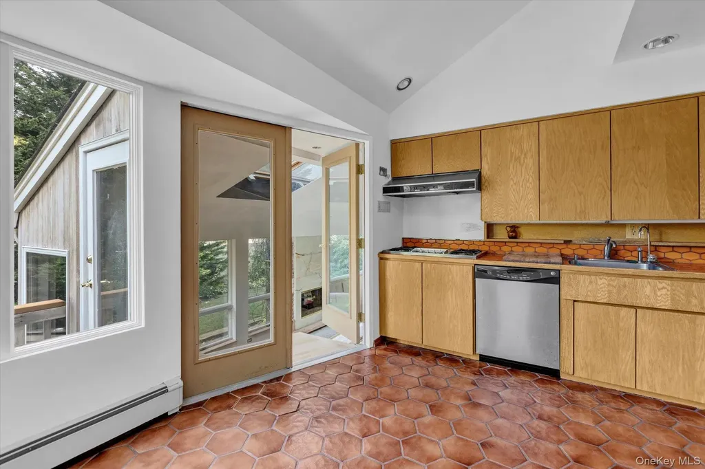 19 Clearland Road Syosset NY 11791