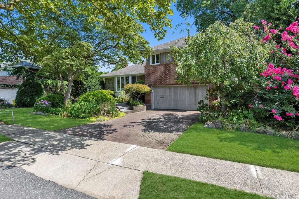 19 Clearland Road Syosset NY 11791