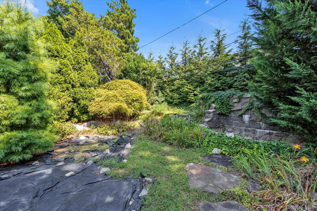 19 Clearland Road Syosset NY 11791