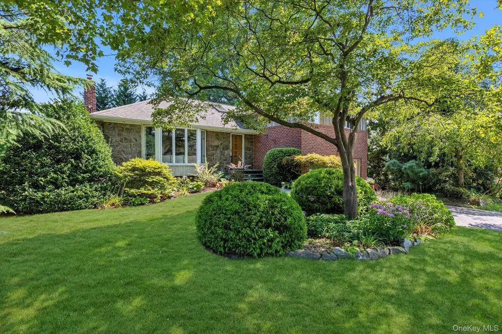 19 Clearland Road Syosset NY 11791