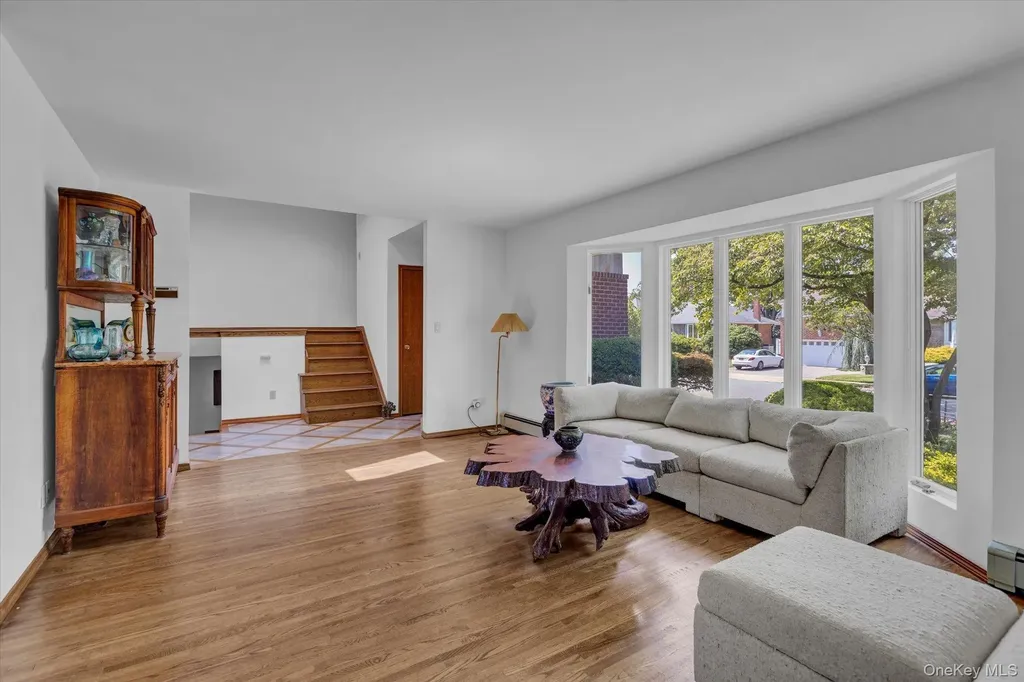 19 Clearland Road Syosset NY 11791