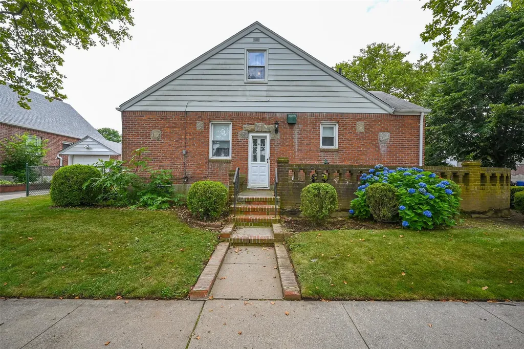 82-03 247 Street Bellerose NY 11426