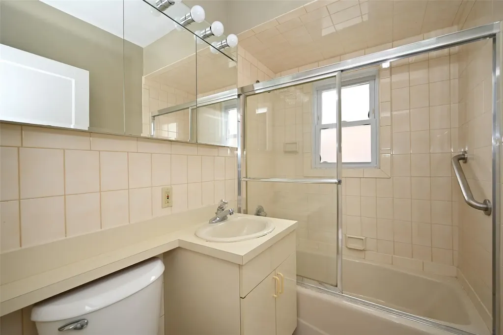 82-03 247 Street Bellerose NY 11426