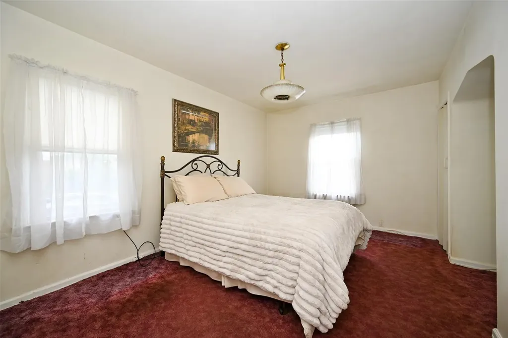 82-03 247 Street Bellerose NY 11426