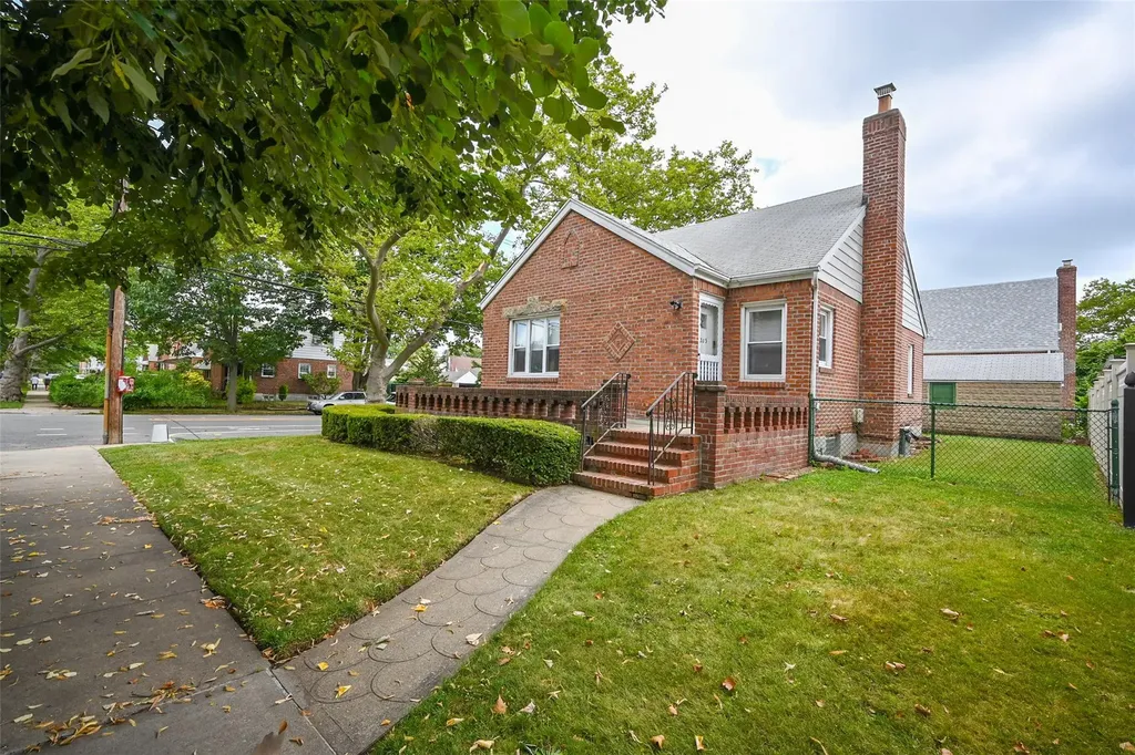 82-03 247 Street Bellerose NY 11426