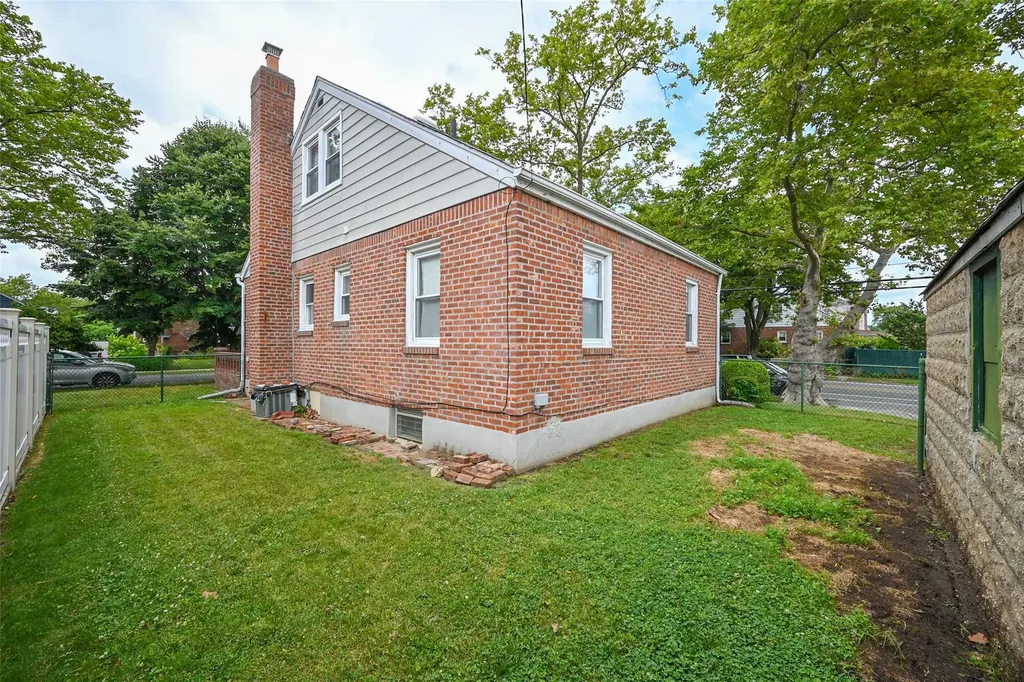 82-03 247 Street Bellerose NY 11426