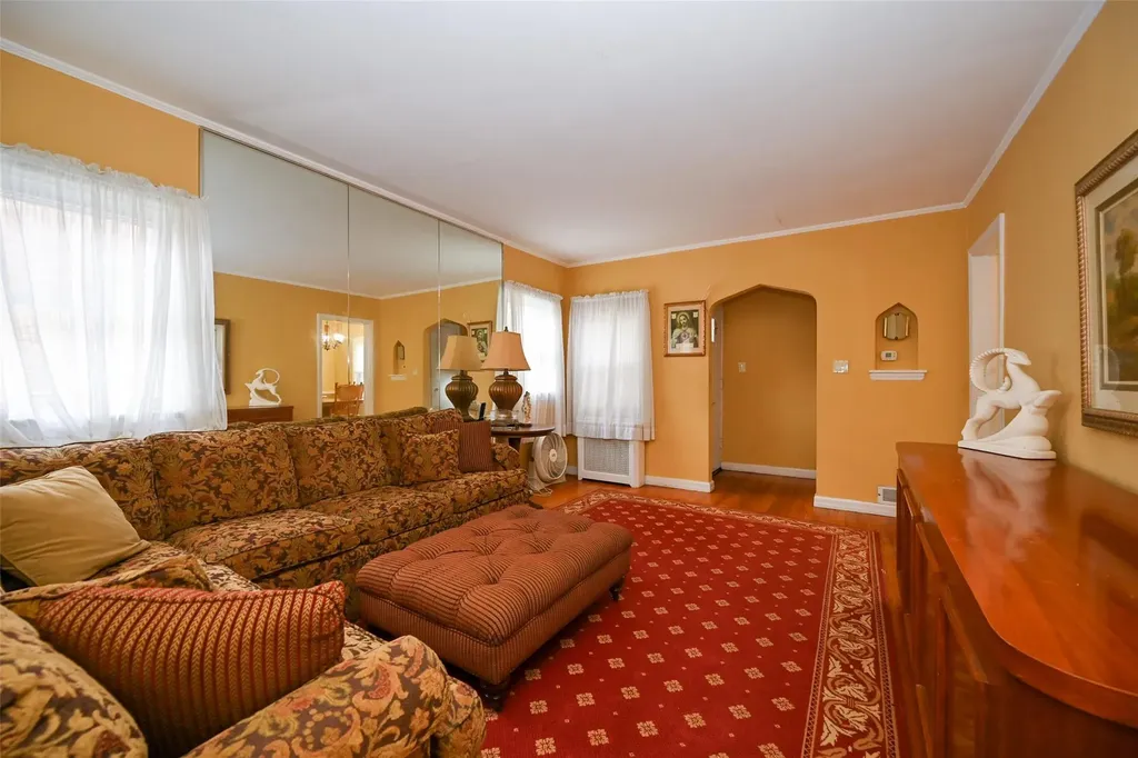 82-03 247 Street Bellerose NY 11426