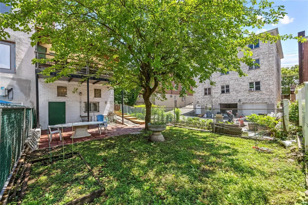 1511 Robertson Place Bronx NY 10465