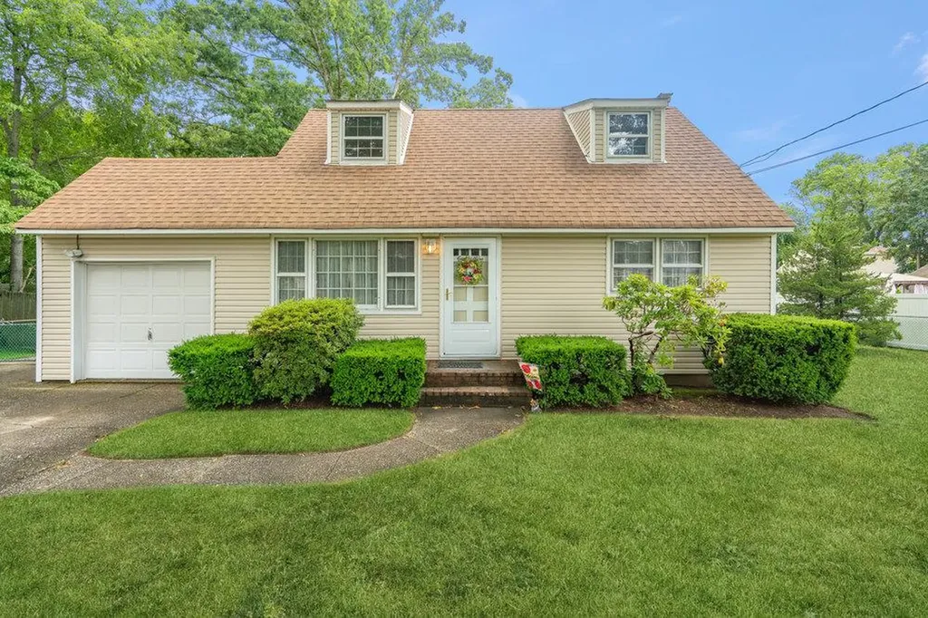 89 Rustic Road Centereach NY 11720