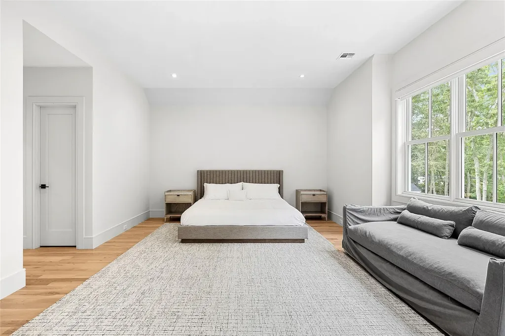 2 Herrick Lane Southampton NY 11968