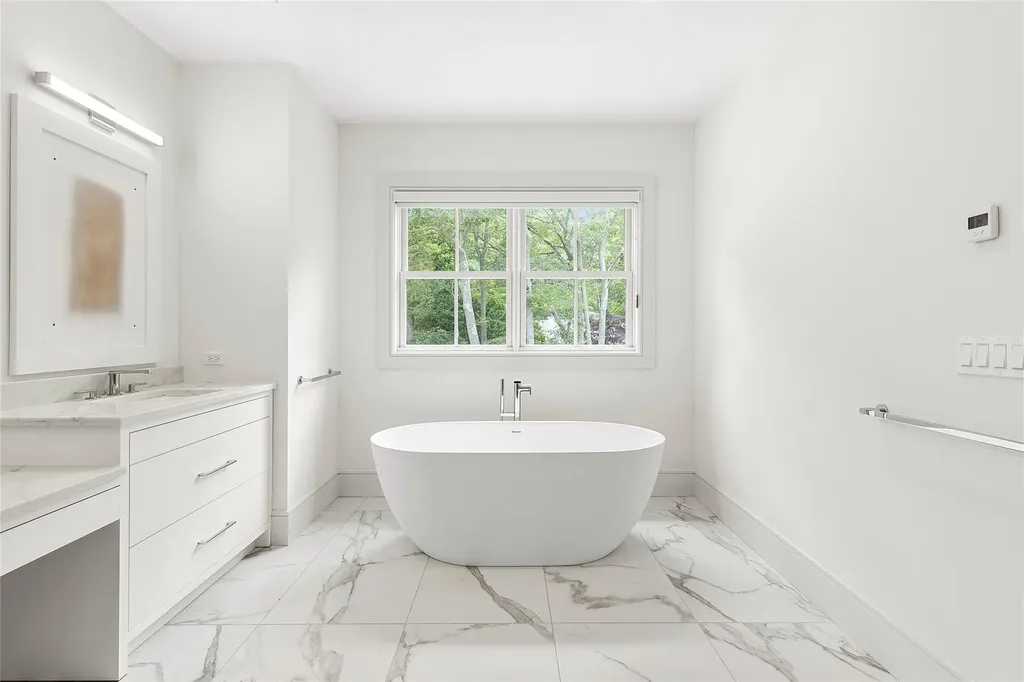 2 Herrick Lane Southampton NY 11968