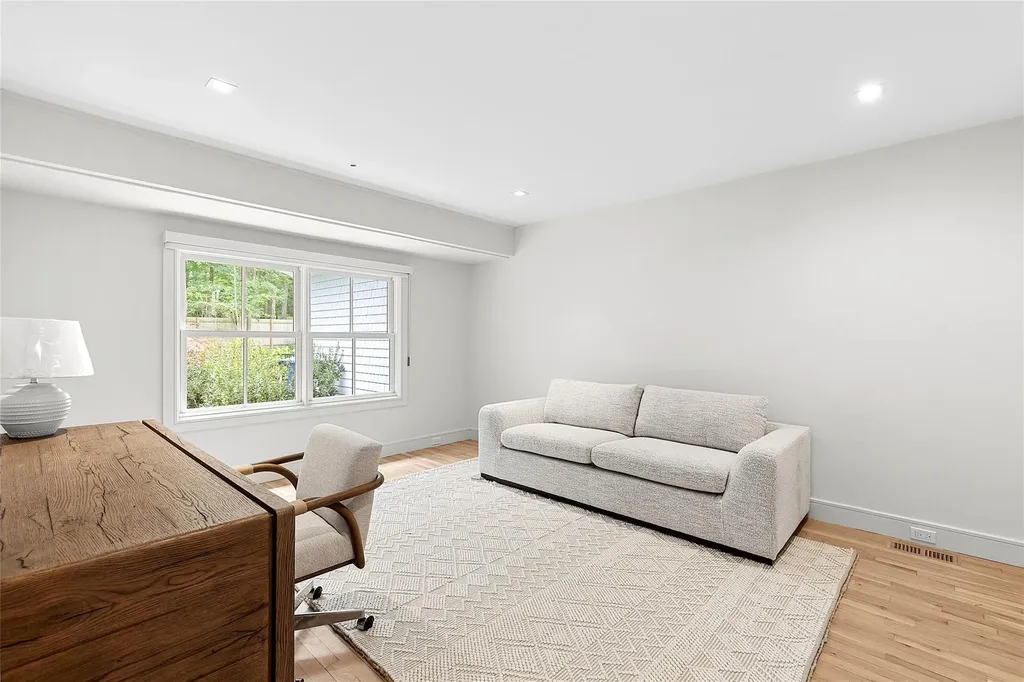 2 Herrick Lane Southampton NY 11968