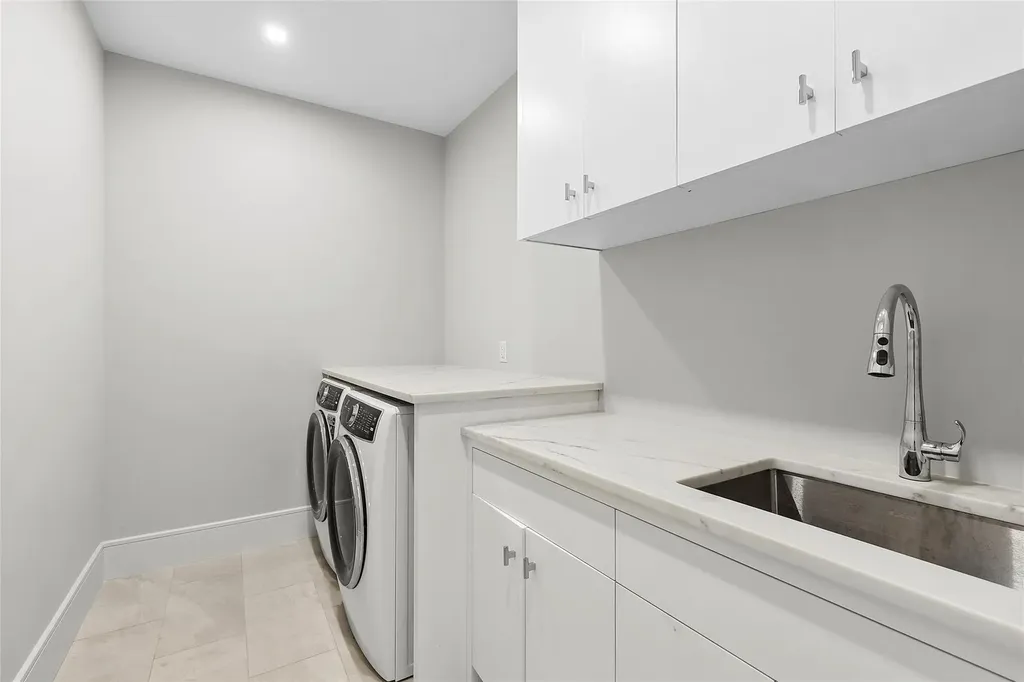 2 Herrick Lane Southampton NY 11968