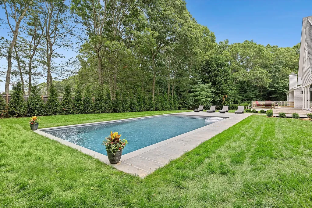 2 Herrick Lane Southampton NY 11968