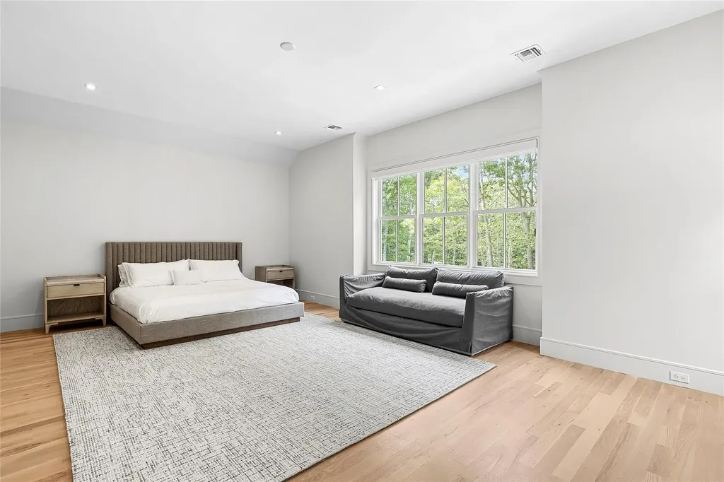 2 Herrick Lane Southampton NY 11968