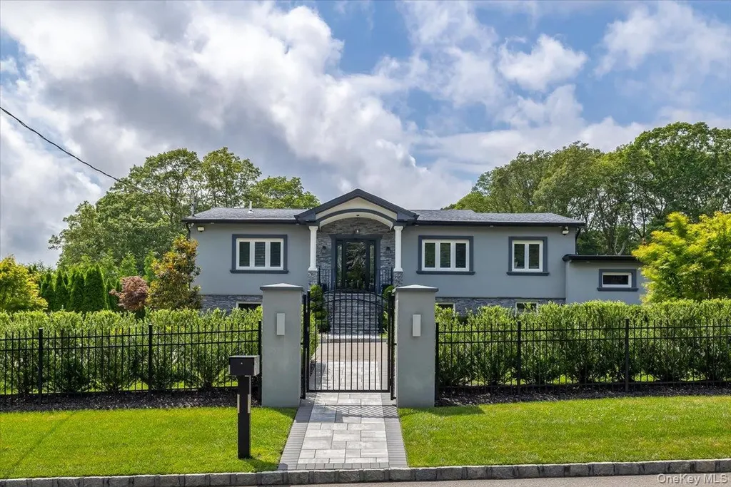 154 Mac Arthur Boulevard Hauppauge NY 11788