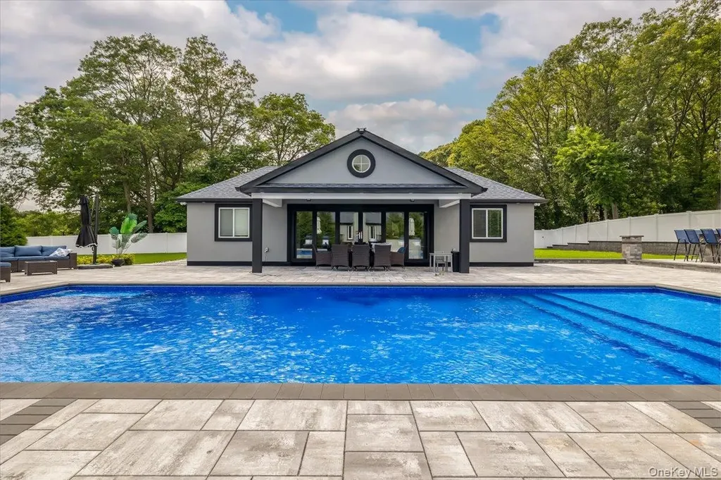 154 Mac Arthur Boulevard Hauppauge NY 11788
