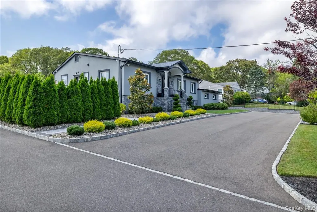 154 Mac Arthur Boulevard Hauppauge NY 11788