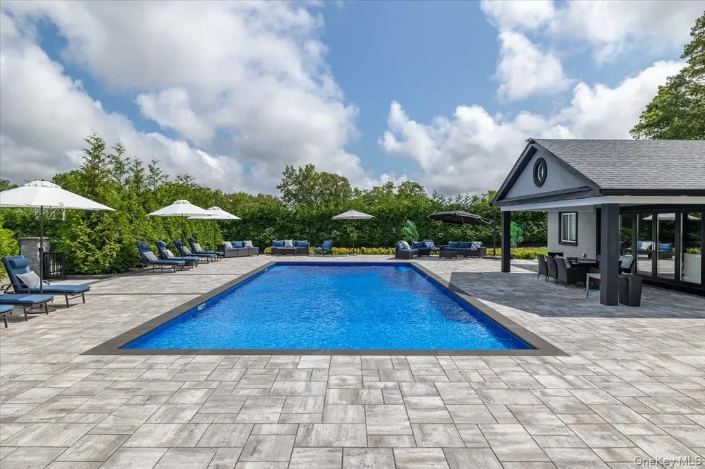 154 Mac Arthur Boulevard Hauppauge NY 11788