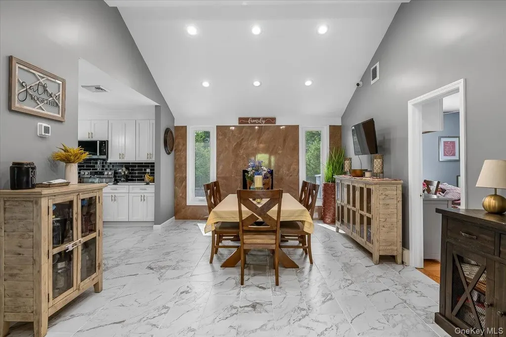 154 Mac Arthur Boulevard Hauppauge NY 11788
