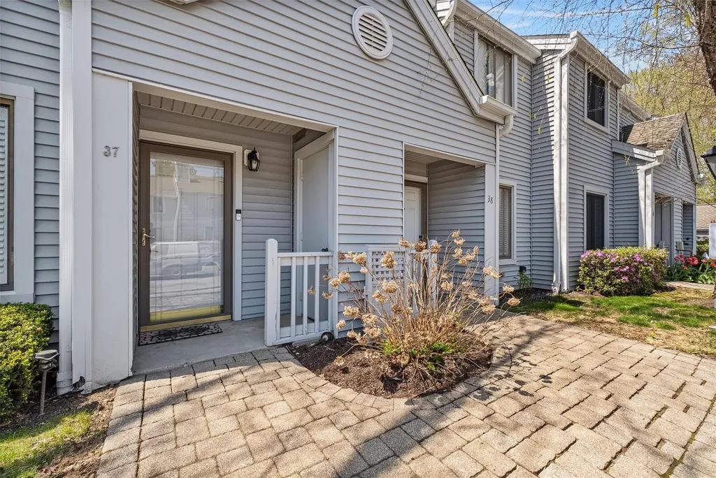 37 Offshore Drive Mohegan Lake NY 10547