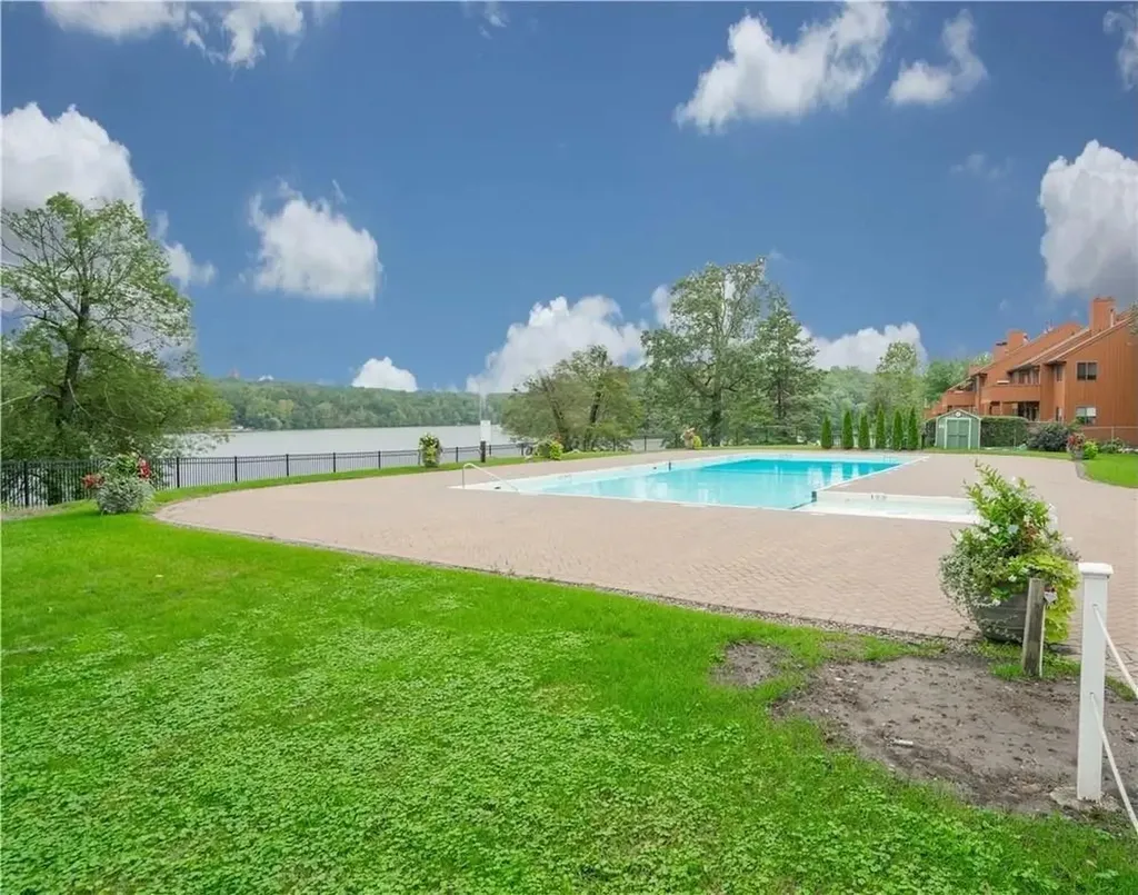 37 Offshore Drive Mohegan Lake NY 10547