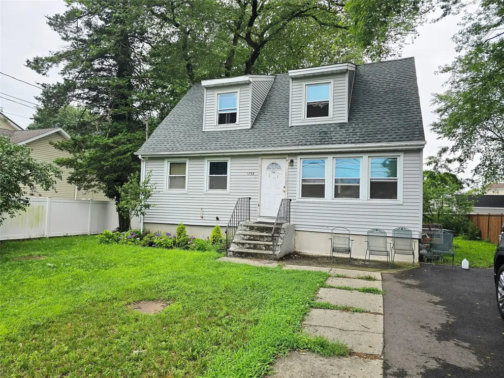 1758 Manatuck Boulevard Bay Shore NY 11706