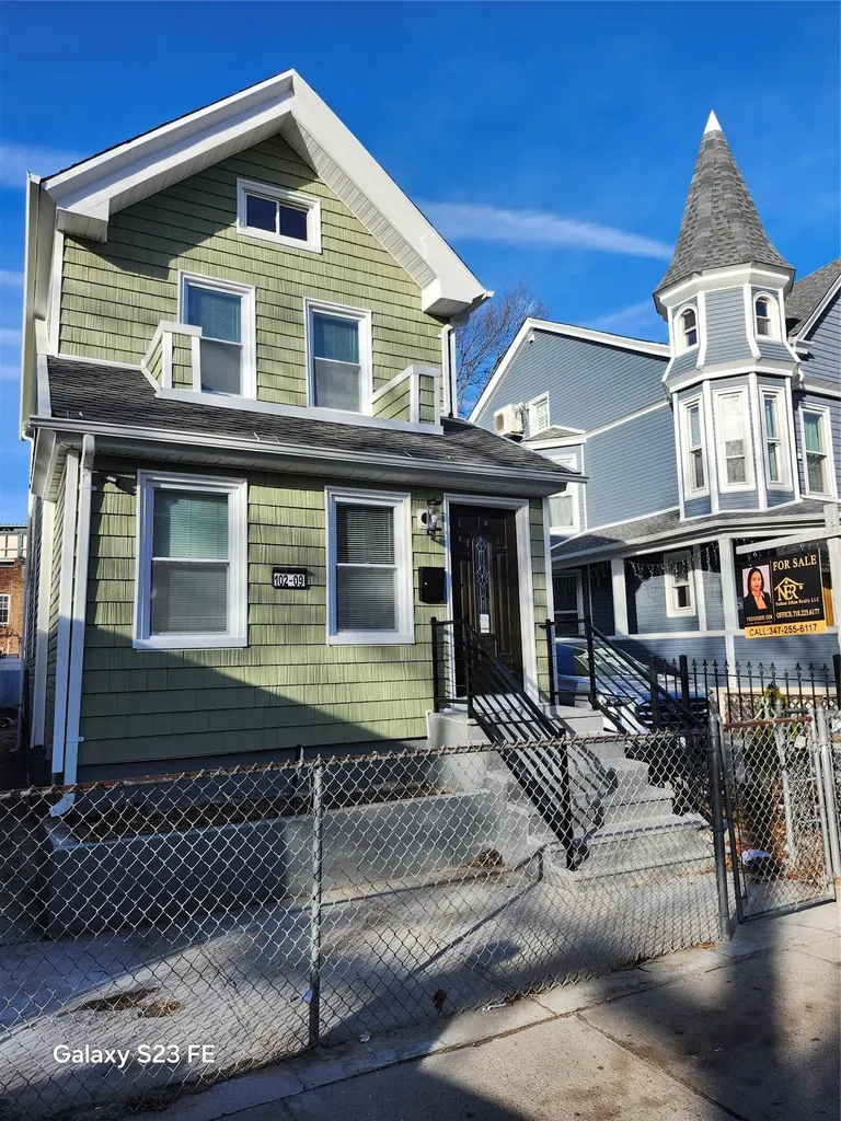 10209 87th Avenue Richmond Hill NY 11418