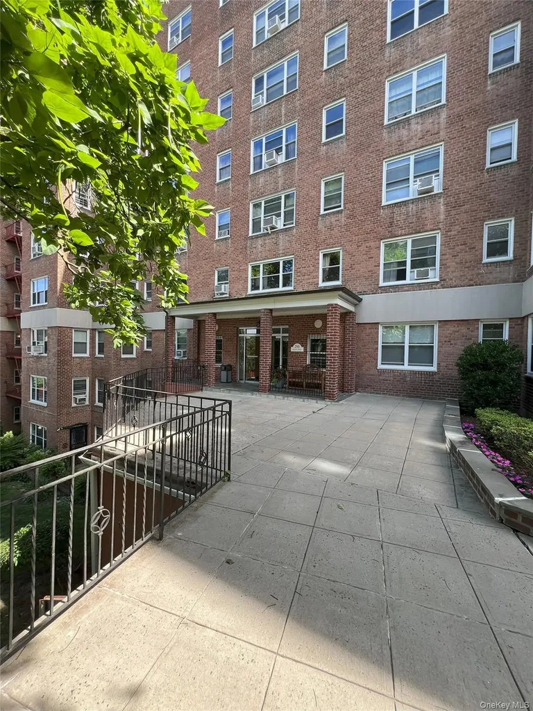 290 Collins Avenue Mount Vernon NY 10552