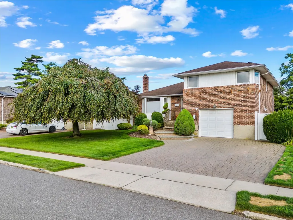 46 Norman Lane Levittown NY 11756