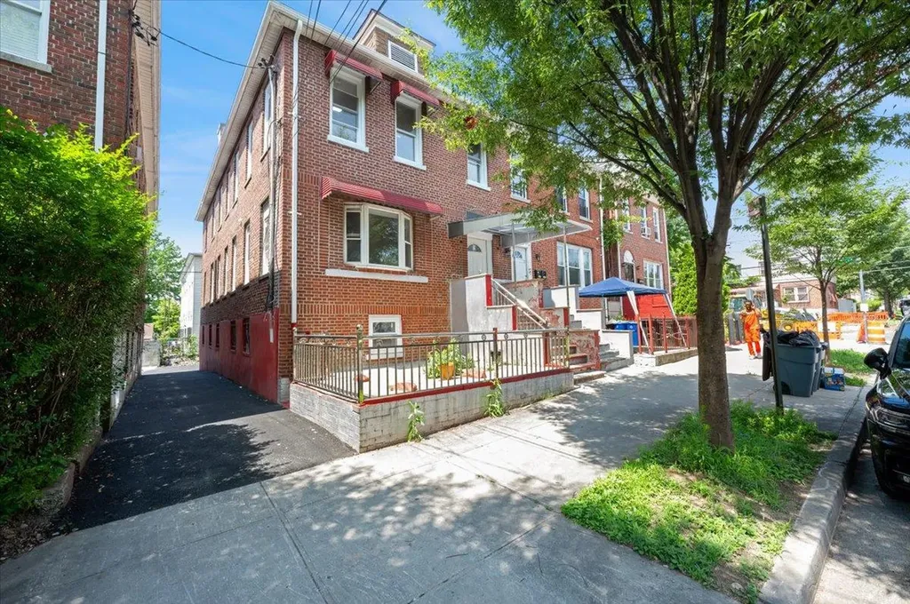 3585 Fish Avenue Bronx NY 10469