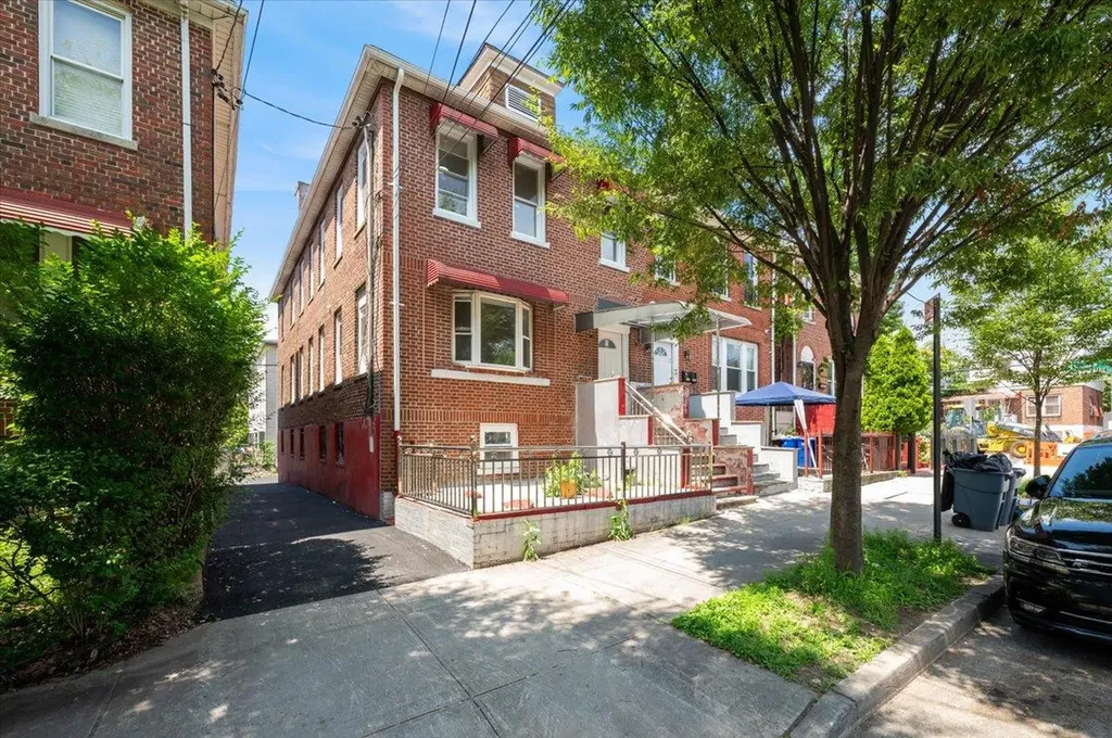 3585 Fish Avenue Bronx NY 10469