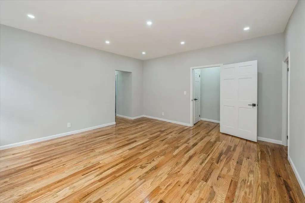 3585 Fish Avenue Bronx NY 10469