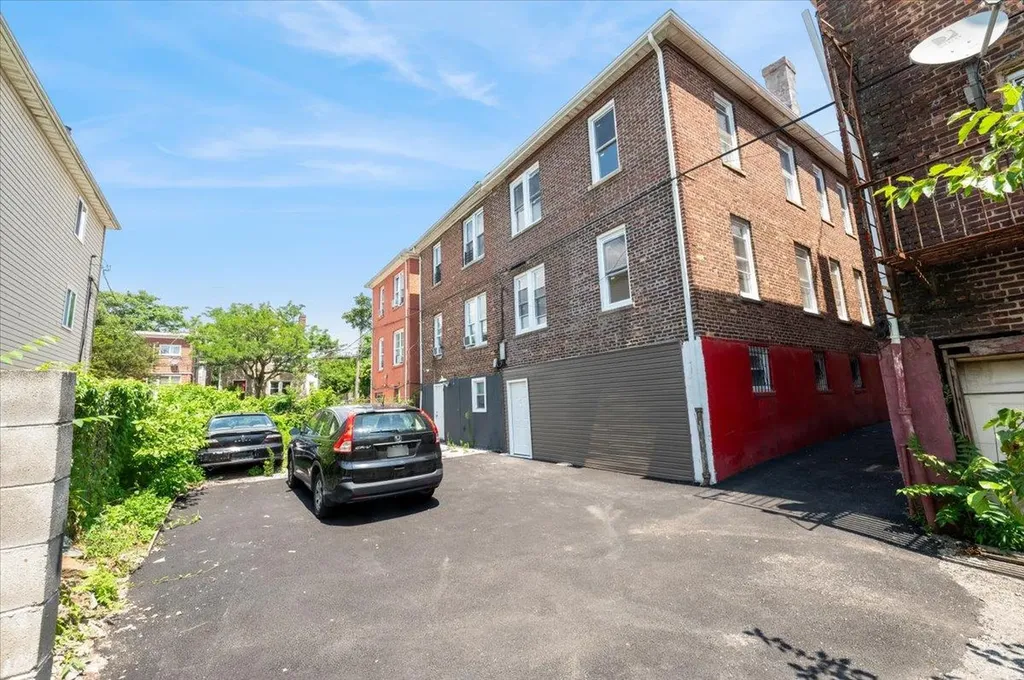 3585 Fish Avenue Bronx NY 10469