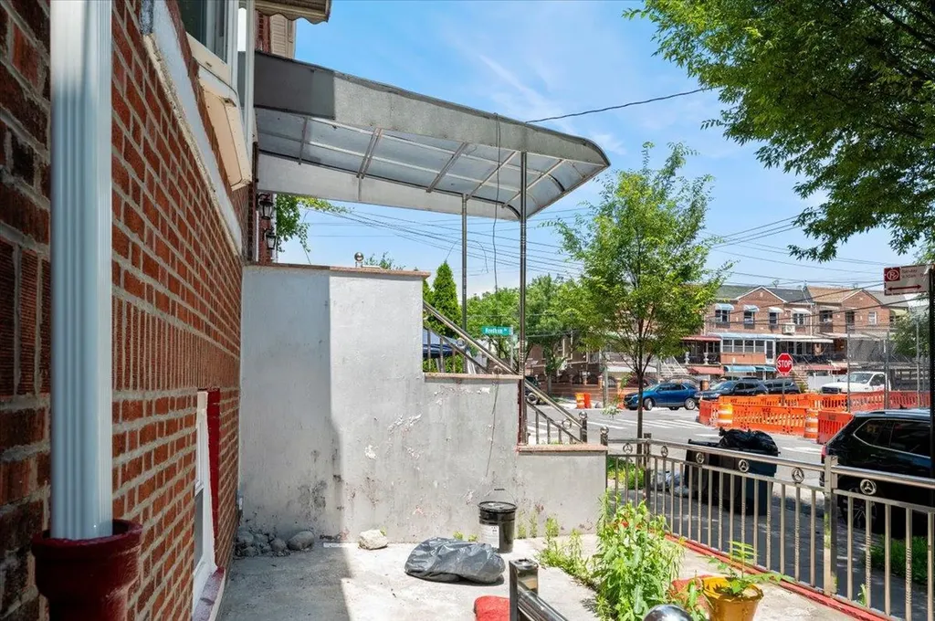 3585 Fish Avenue Bronx NY 10469