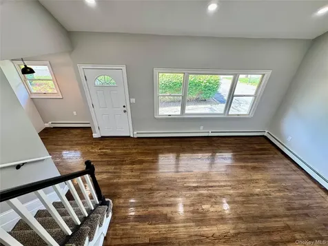 33 Princeton Street Bay Shore NY 11706