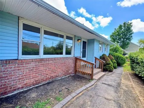 33 Princeton Street Bay Shore NY 11706