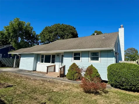 33 Princeton Street Bay Shore NY 11706