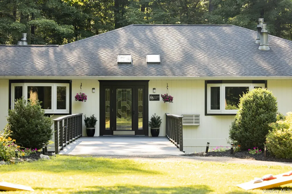 439 Lake Drive Rhinebeck NY 12572